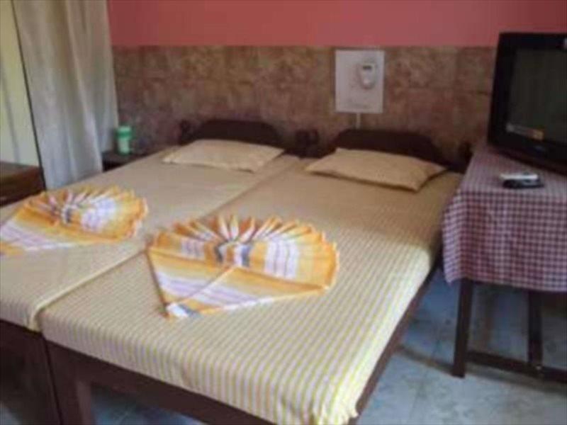 Ancora Beach Resort Baga Exterior photo